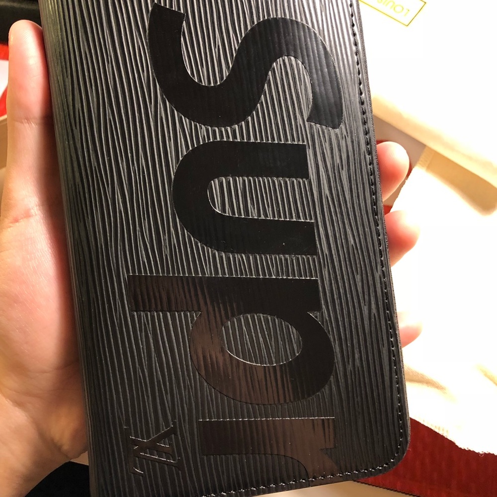 Supreme x Louis Vuitton Wallet (Black)